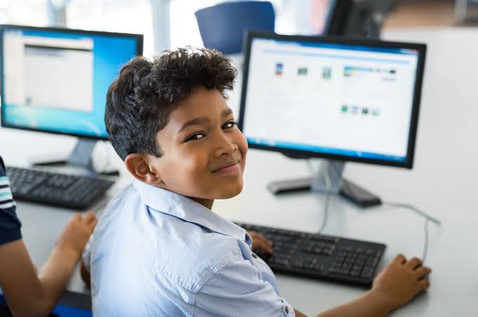Imagen destacada para IA en la educaci&oacute;n: tecnolog&iacute;a al servicio de la inteligencia humana (y no al rev&eacute;s)