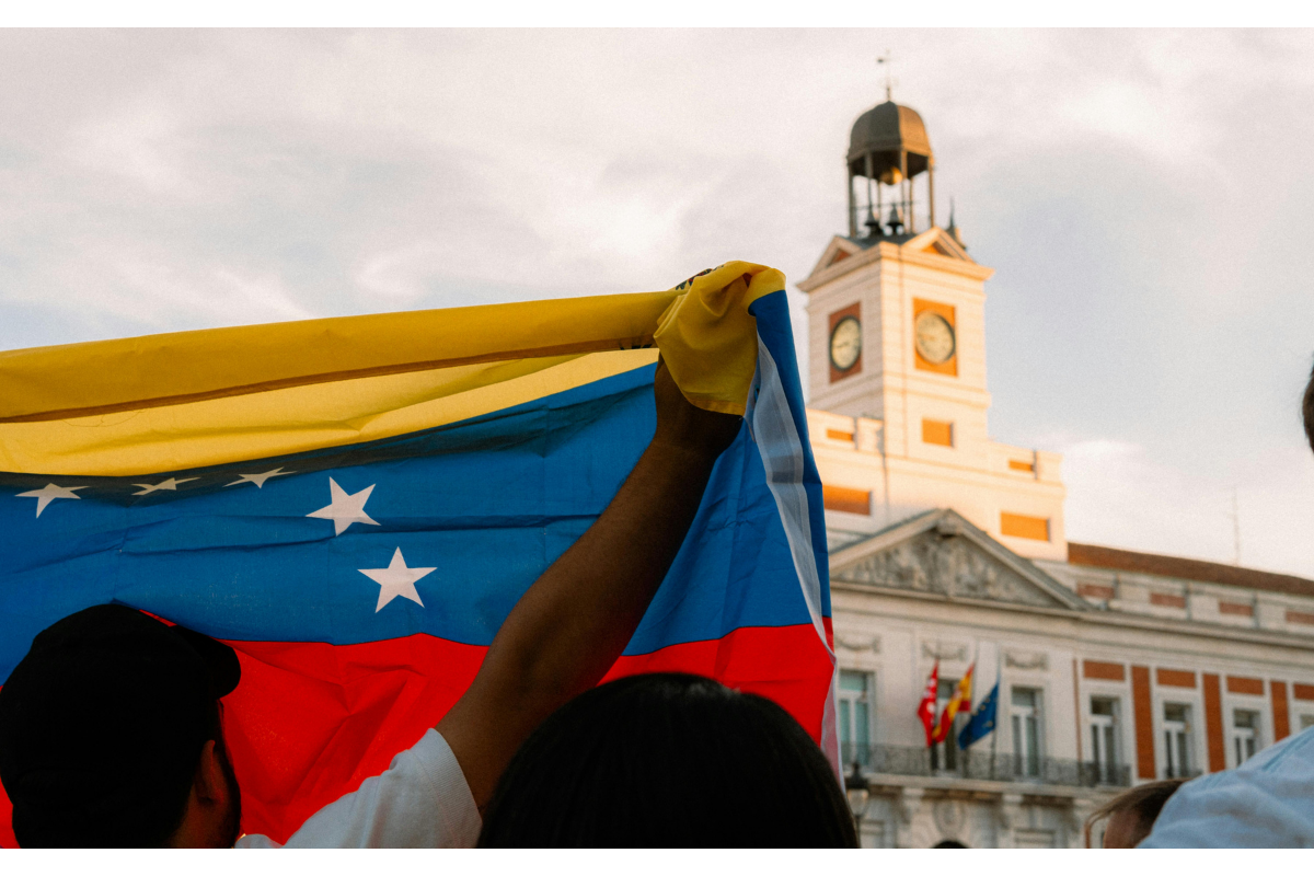 Imagen destacada para The Future of Venezuela After U.S. Bombings, Earthquakes and Rising Oil Production: How Remittances Can Support a Positive Scenario